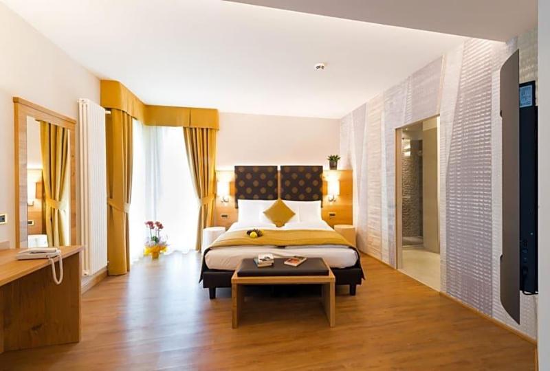 Hotel Ambassador image