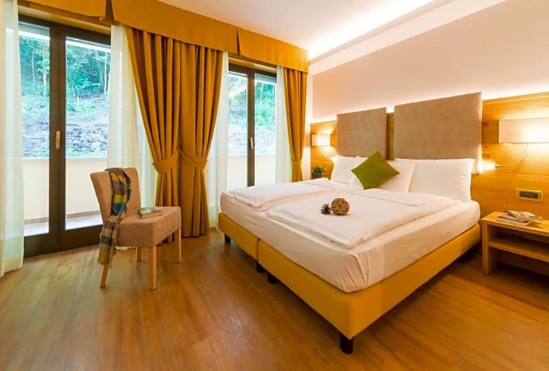 Hotel Ambassador image