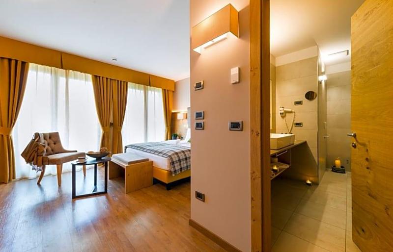 Hotel Ambassador image