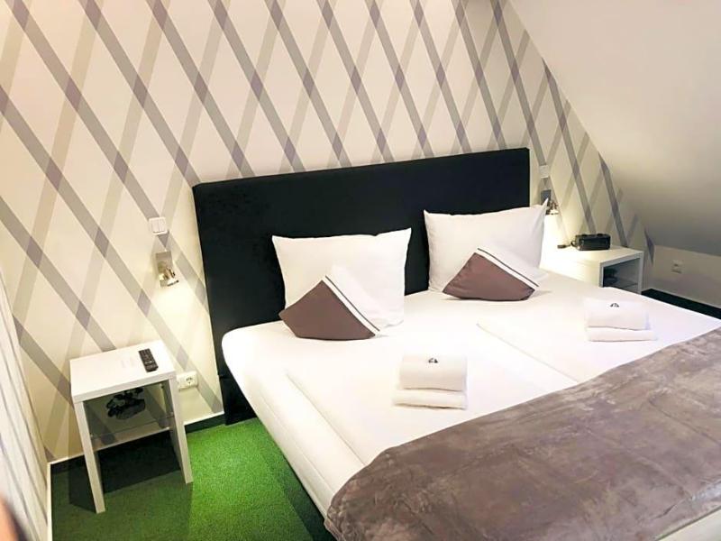 Hotel Am Schloss image