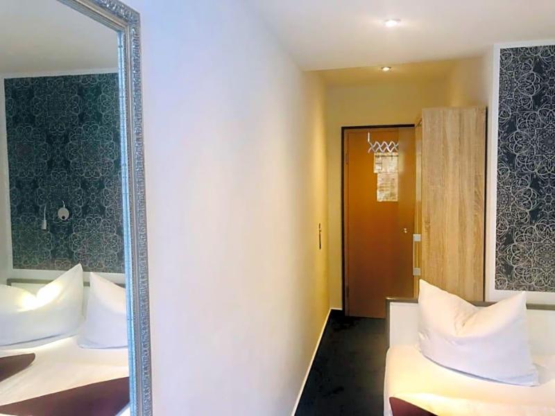 Hotel Am Schloss image