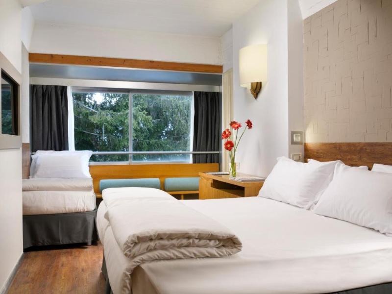 TH 1400 Hotel image