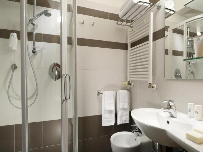 TH 1400 Hotel image