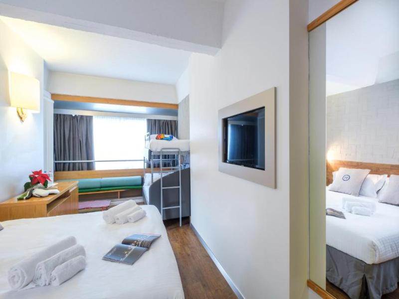 TH 1400 Hotel image