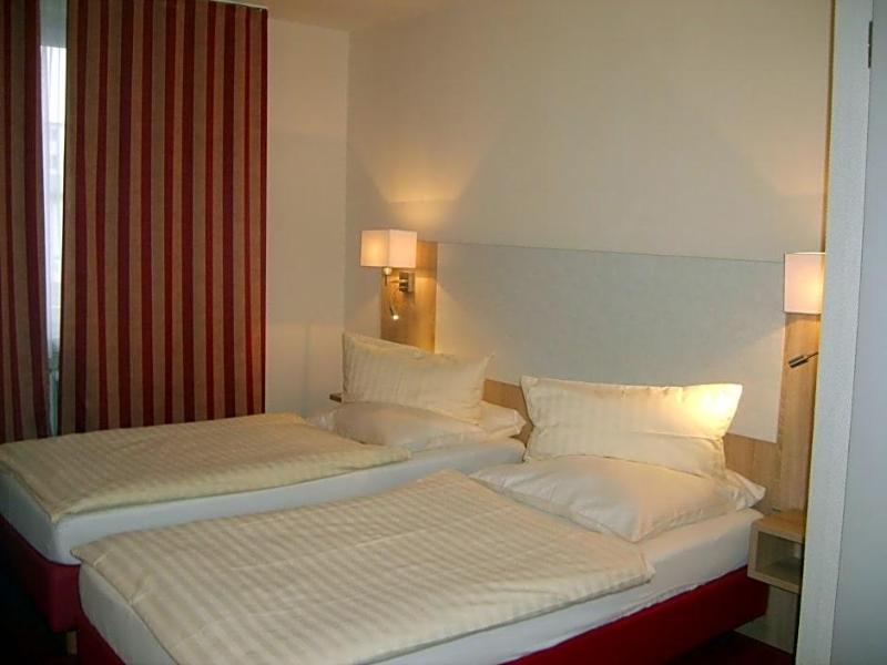 City Hotel By Celina image