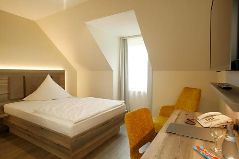 Hotel Restaurant Sonne image