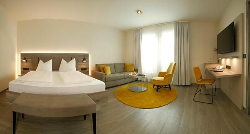 Hotel Restaurant Sonne image