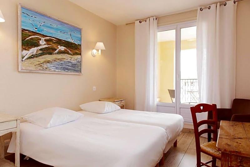 Coq Hotel image