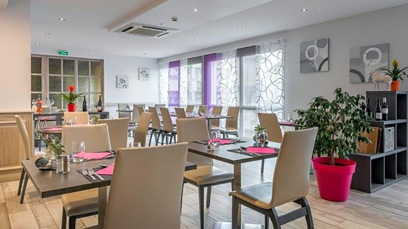 Hv Tel Restaurant L Evidence — general view