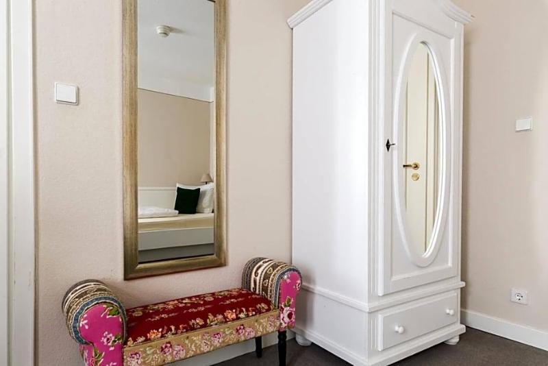 Hotel Lv Wen Weinstube image