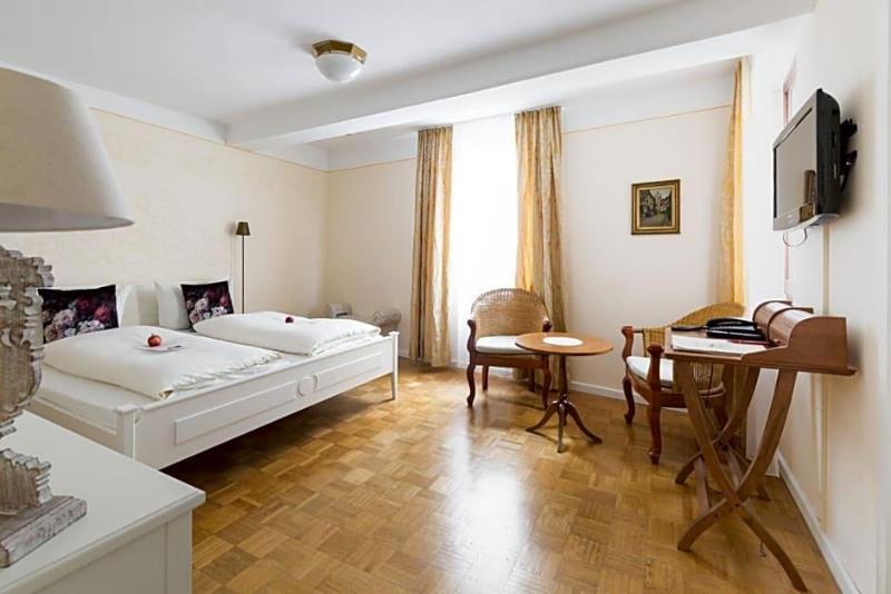 Hotel Lv Wen Weinstube image