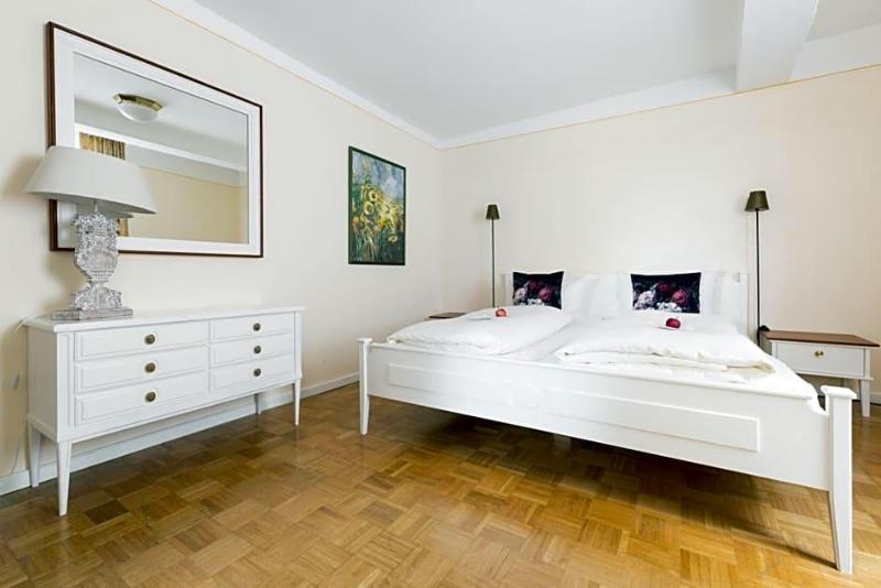 Hotel Lv Wen Weinstube image