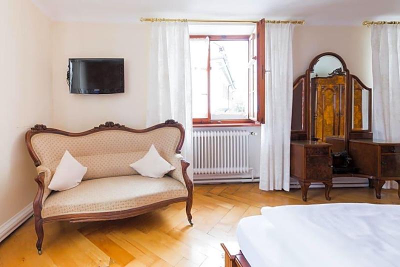 Hotel Lv Wen Weinstube image