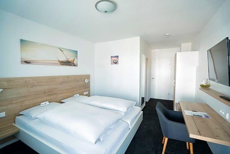 Hotel Zur Sonne image