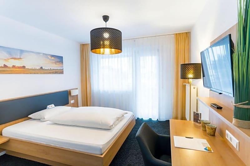 Hotel Zur Sonne image