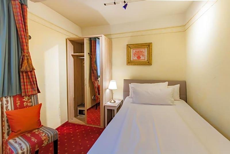 Hotel Weinhaus Weiler image