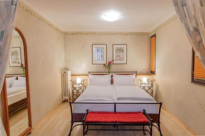 Hotel Weinhaus Weiler image