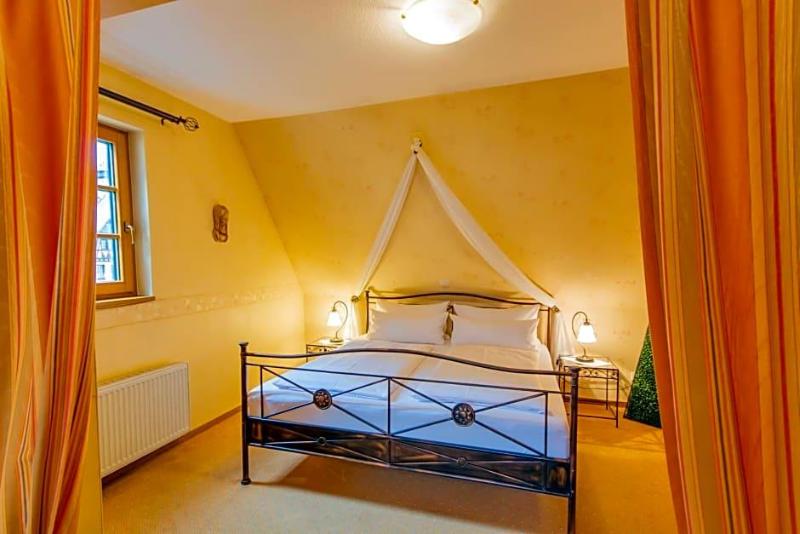 Hotel Weinhaus Weiler image