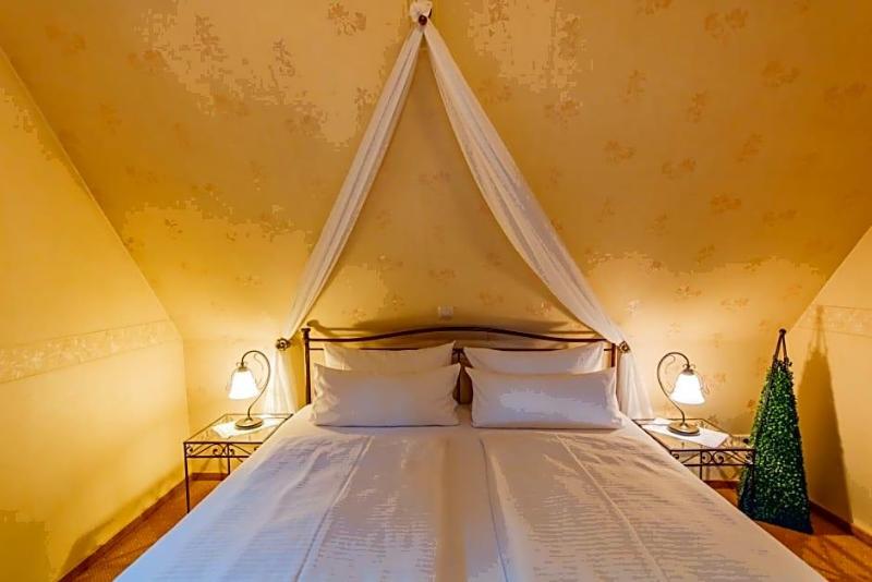 Hotel Weinhaus Weiler image
