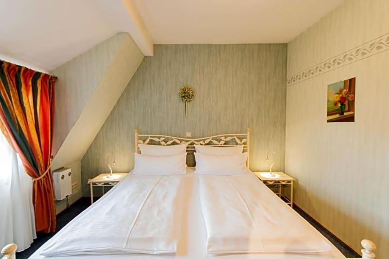 Hotel Weinhaus Weiler image