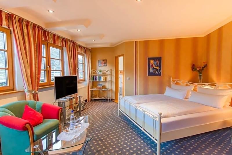 Hotel Weinhaus Weiler image