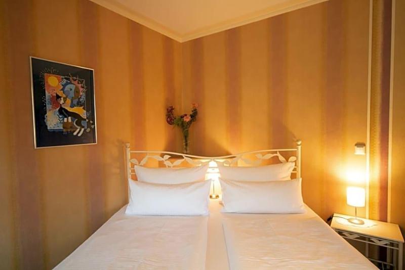Hotel Weinhaus Weiler image