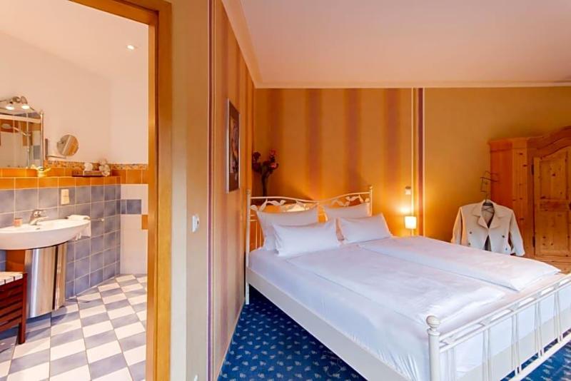 Hotel Weinhaus Weiler image