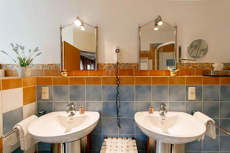 Hotel Weinhaus Weiler image