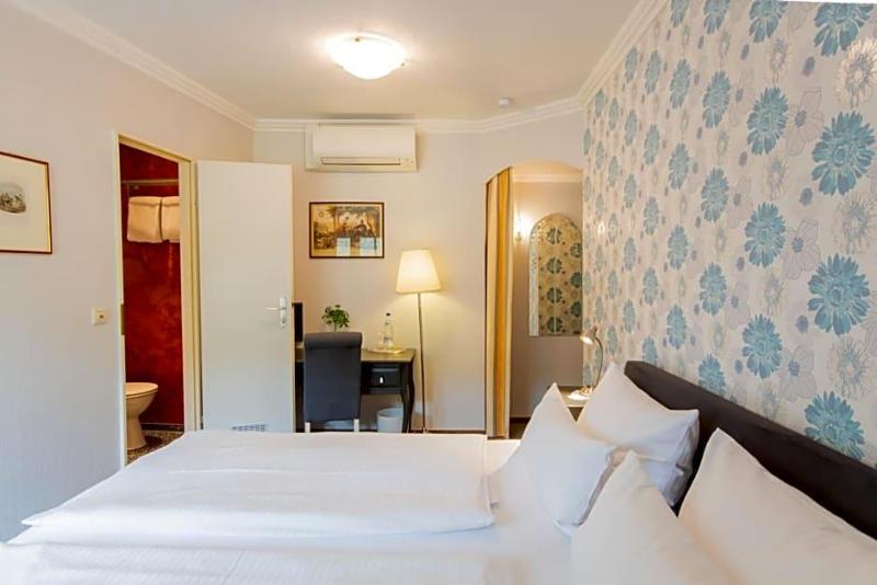 Hotel Weinhaus Weiler image