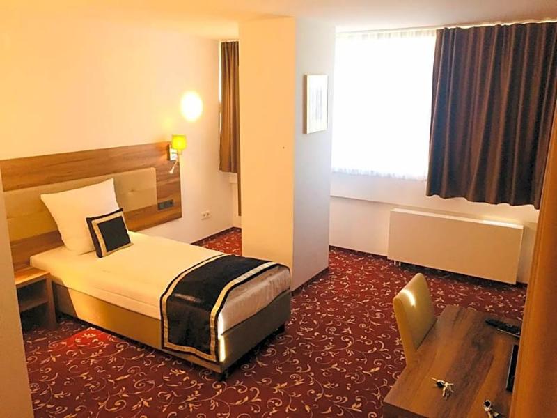 Hotel Luna — general view