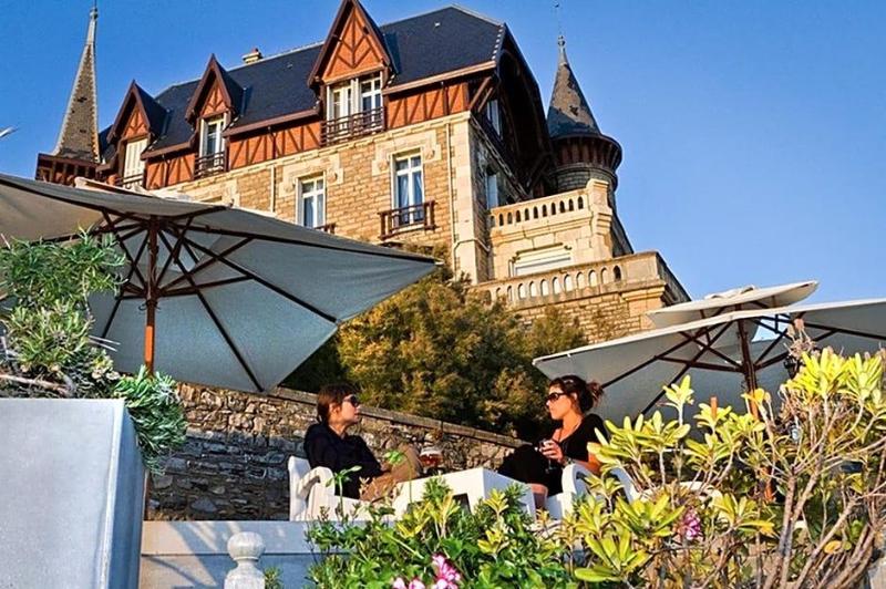 Hv Tel Les Baigneuses De Biarritz image