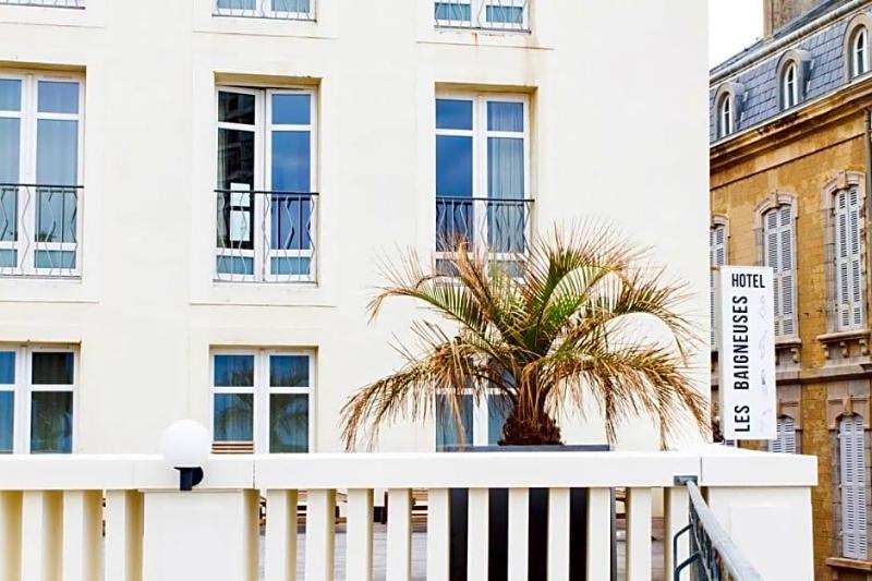 Hv Tel Les Baigneuses De Biarritz image