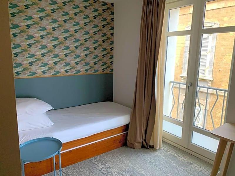 Hv Tel Les Baigneuses De Biarritz image