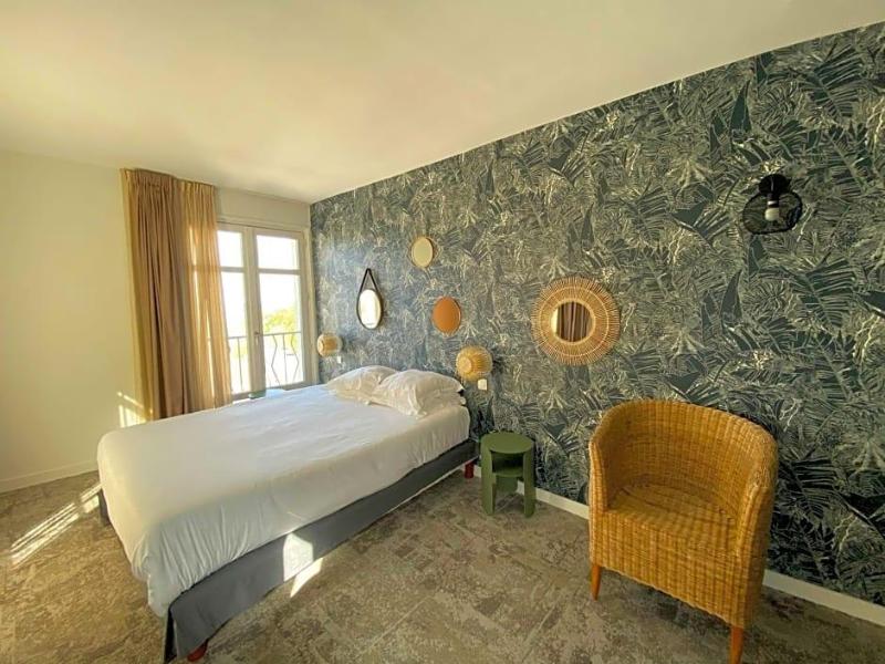 Hv Tel Les Baigneuses De Biarritz image