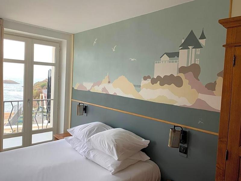 Hv Tel Les Baigneuses De Biarritz image