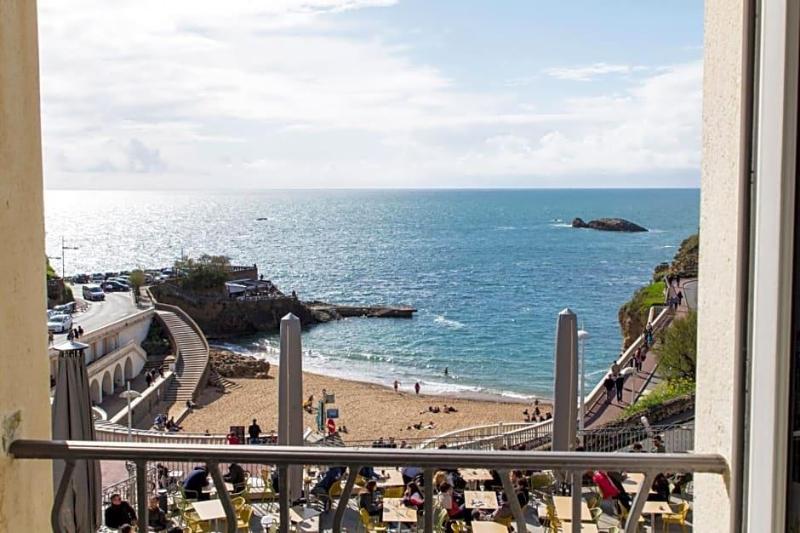 Hv Tel Les Baigneuses De Biarritz image