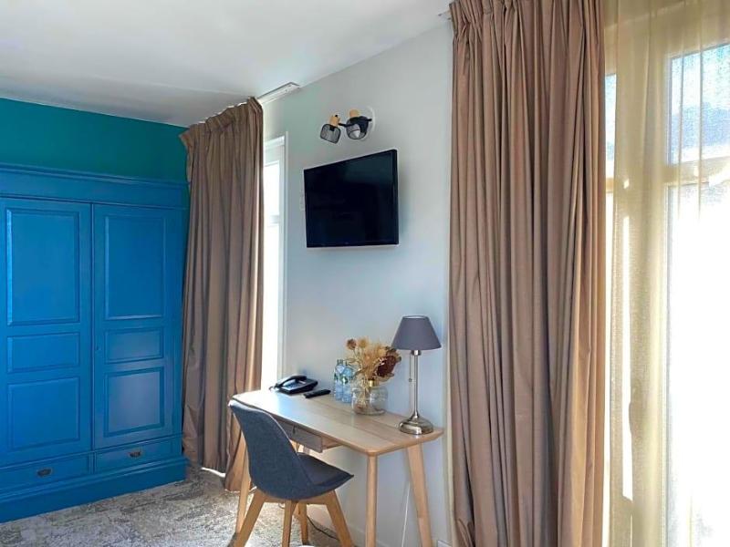 Hv Tel Les Baigneuses De Biarritz image