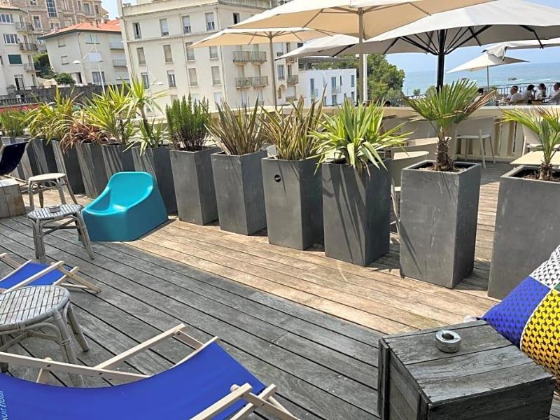 Hv Tel Les Baigneuses De Biarritz image