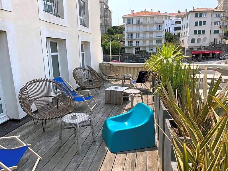 Hv Tel Les Baigneuses De Biarritz image