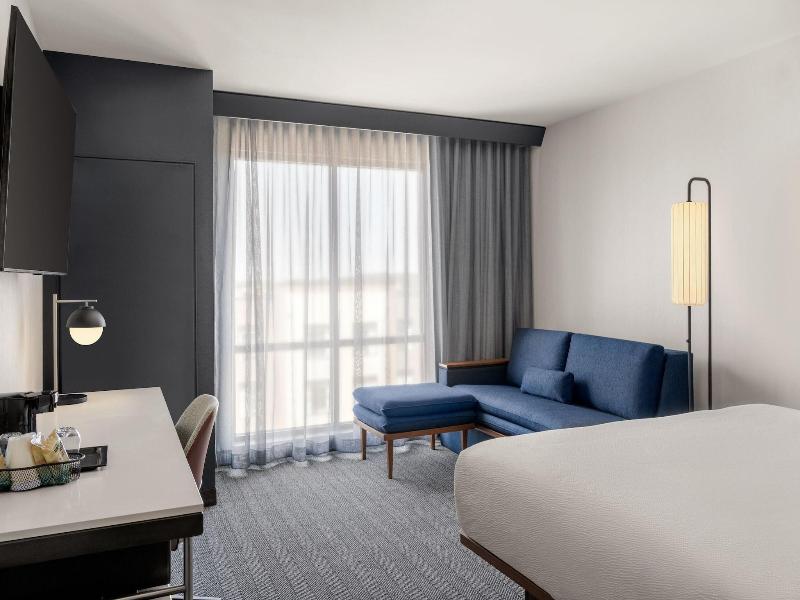 Residence Inn Milwaukee Brookfield At Pop image