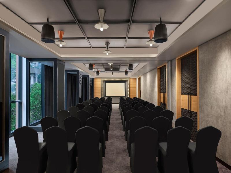 Moxy Mumbai Andheri West image