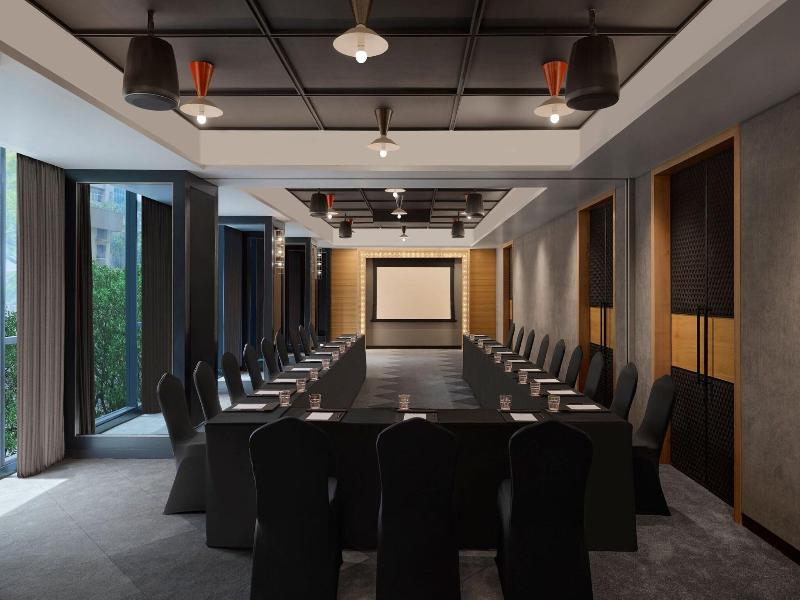 Moxy Mumbai Andheri West image