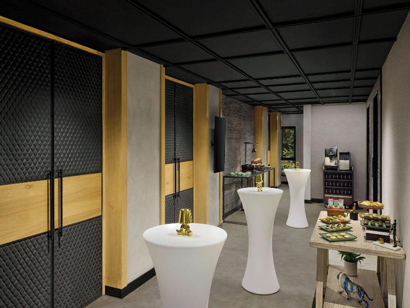Moxy Mumbai Andheri West image