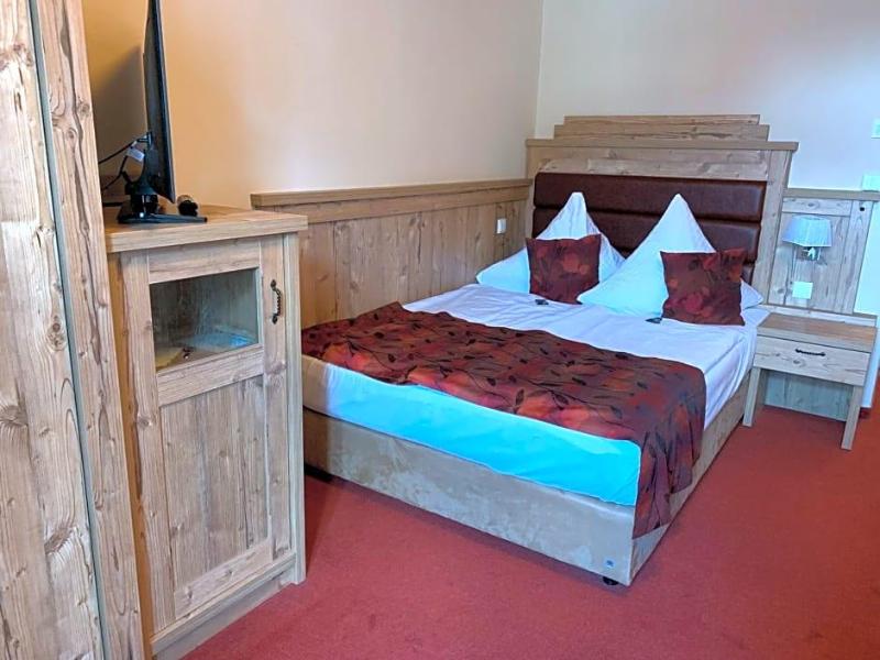 Hotel Goldner Lv We image