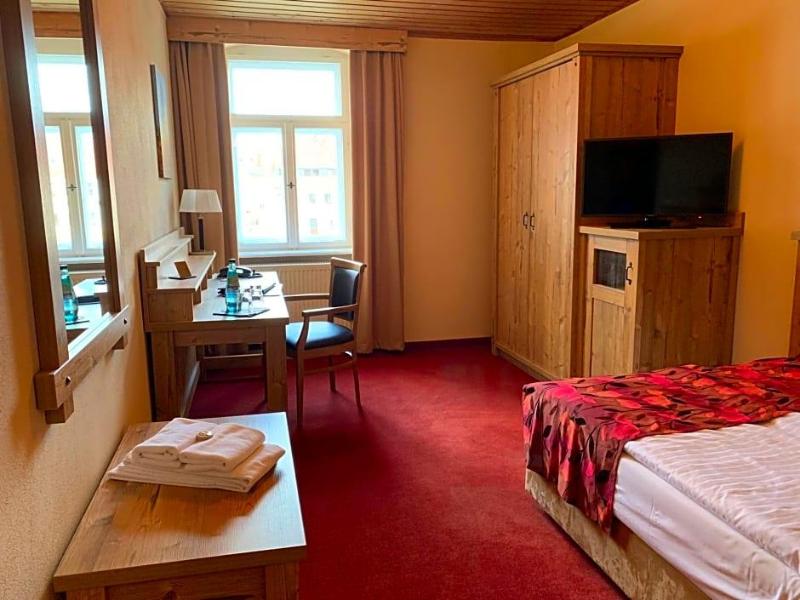 Hotel Goldner Lv We image