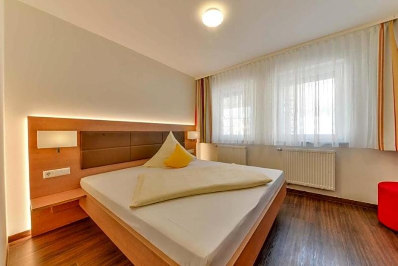 Hotel Peterhof image
