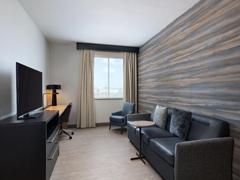 SUITE TWO QUEEN BEDS ONE BEDROOM — photo 4