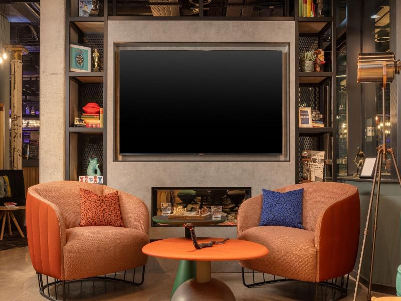 Moxy Cork image