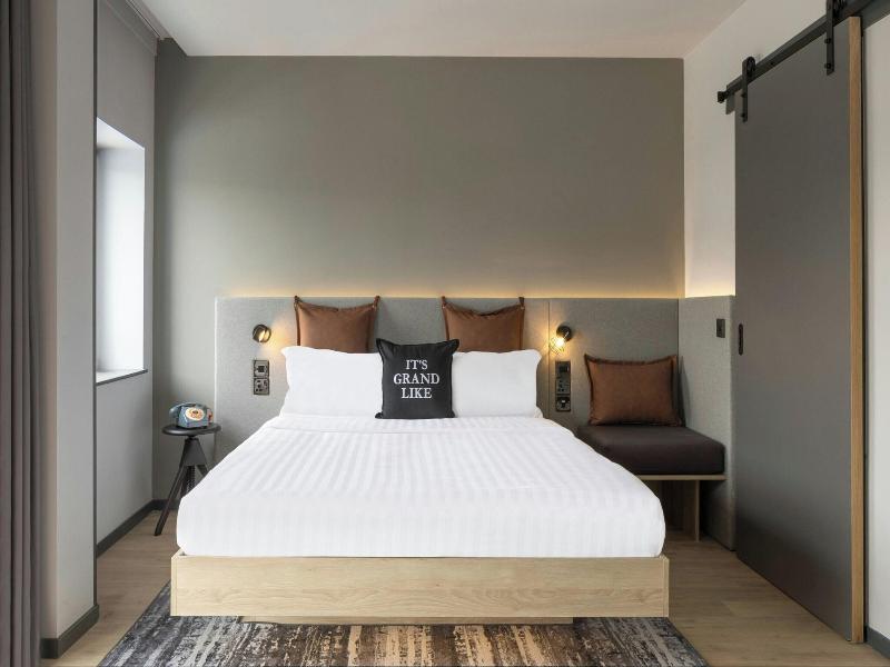Moxy Cork image