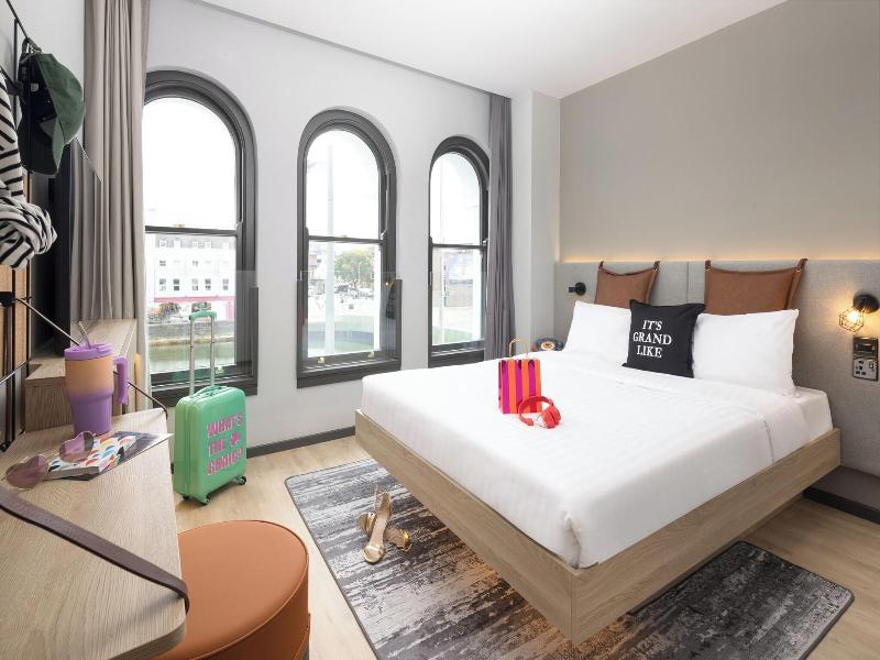 Moxy Cork image